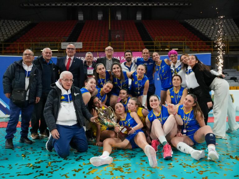 Nella foto, l’esultanza della Pallavolo Rossano Asd
